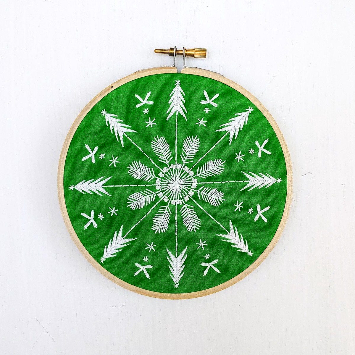 evergreen-embroidery-kit