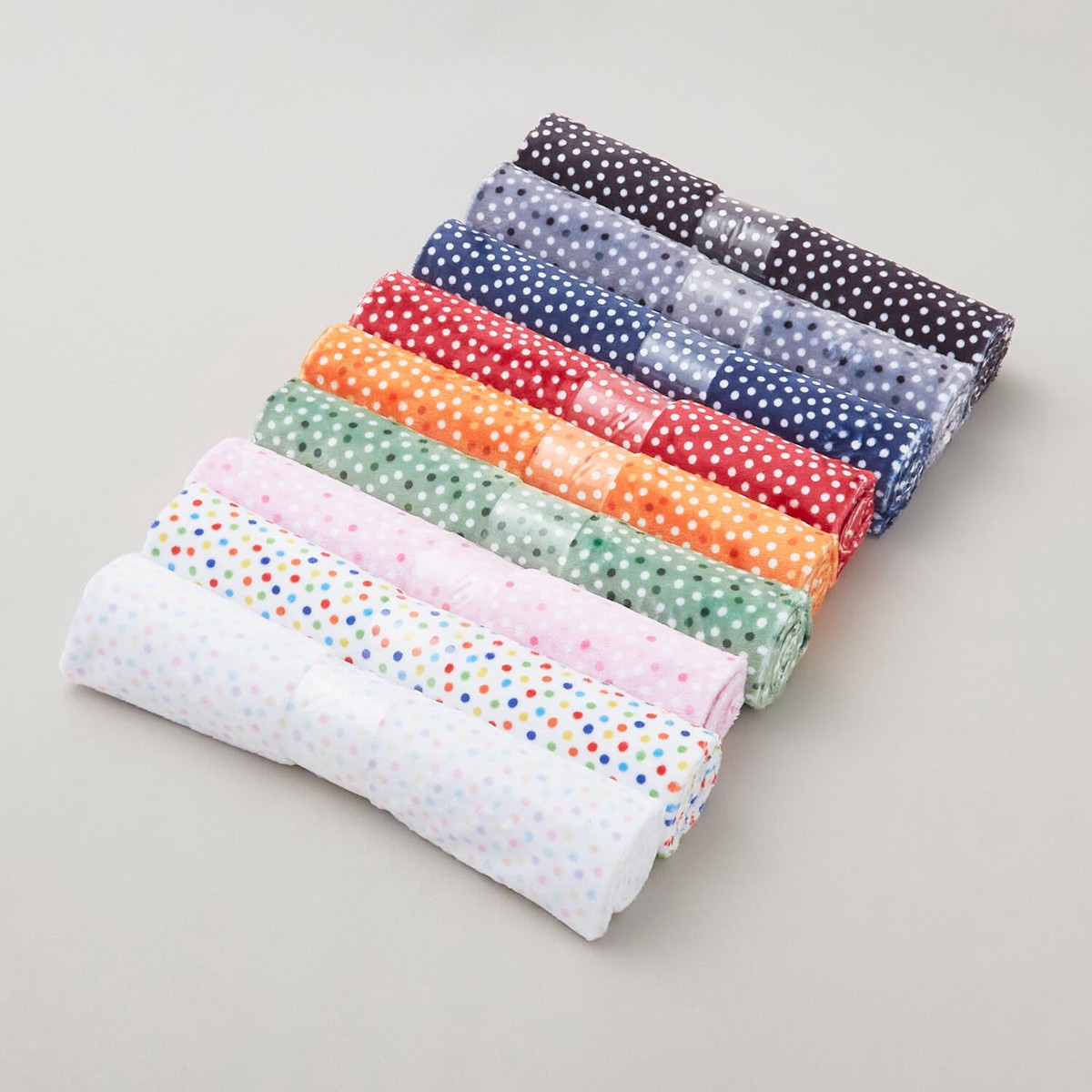 quilting-cuddle-lots-a-dots-fat-quarter-pack